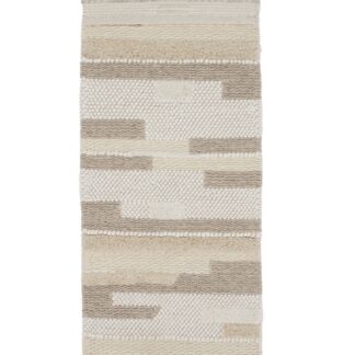 Beige tjock ullmatta Vintera placerad i hall med naturligt ljus