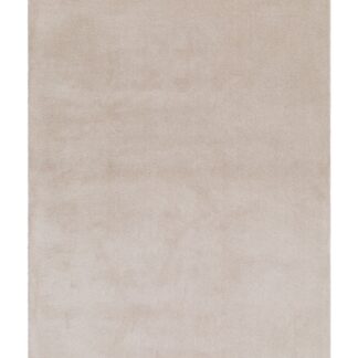 Crèmefärgad mjuk ryamatta i microfiber med lätt skimrande ytstruktur i vardagsrumsmiljö