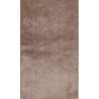 Linnefärgad mjuk ryamatta i microfiber med tät lugg och lätt glans placerad i ett vardagsrum