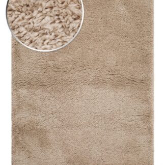 Barbet naturfärgad mjuk ryamatta med lång lugg i återvunnen polyester på trägolv