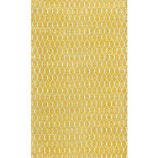 Gul handvävd plastmatta Mimmi med slitstark PVC-struktur och bomullsvarp på golv i hall