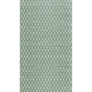 Vändbar grön handvävd plastmatta Mimmi Sian med bomullsvarp i hemmet