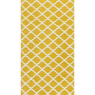 Vändbar gul plastmatta Mimmi Dalli handvävd i mjuk PVC med spegelvänt mönster i köksmiljö