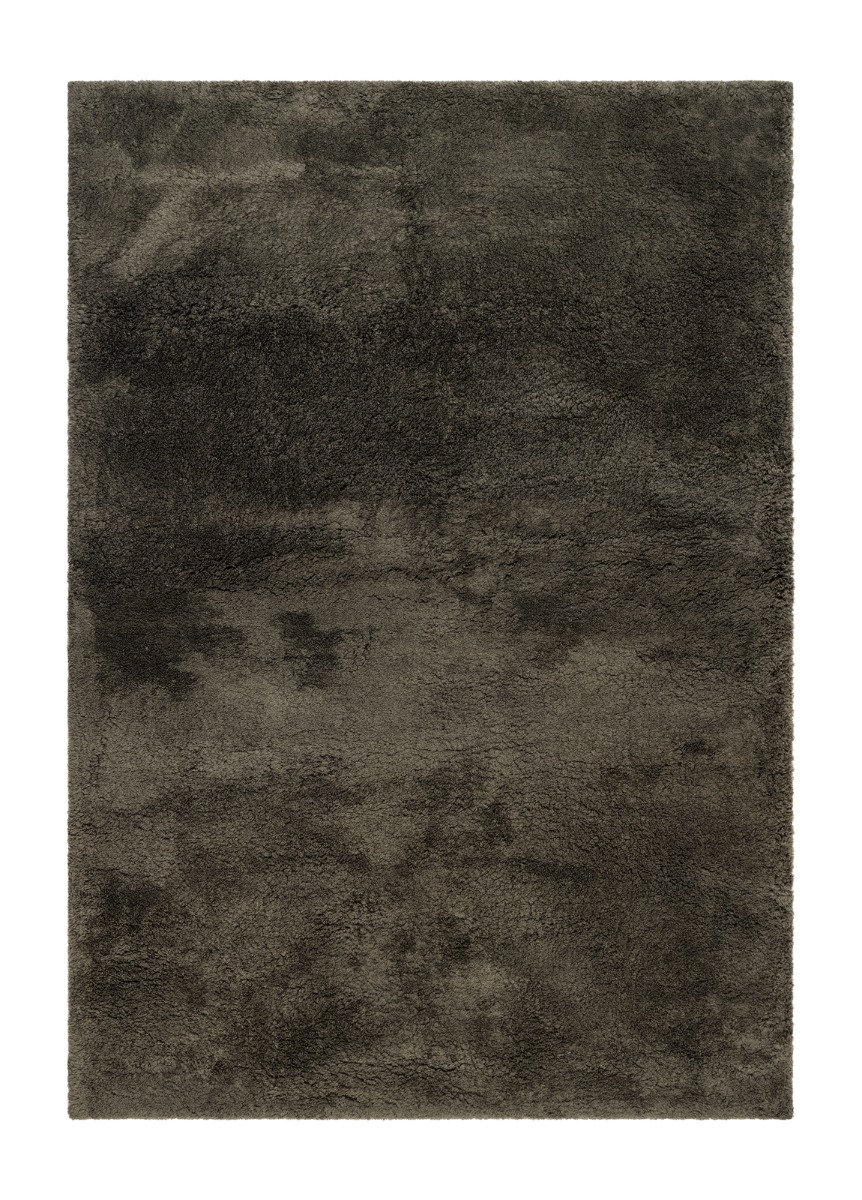 Smaragdgrön ryamatta med tjock och mjuk lugg på golv i modernt rum