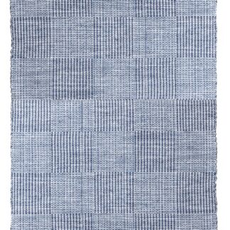 Blå mjuk bomulls trasmatta med cirka 10 mm tjocklek i rumsmiljö