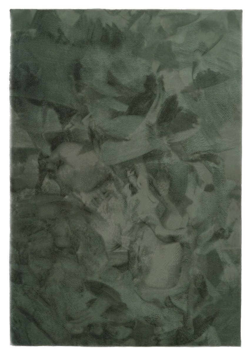 Grön kortklippt mjuk pälsmatta i vardagsrum på trägolv