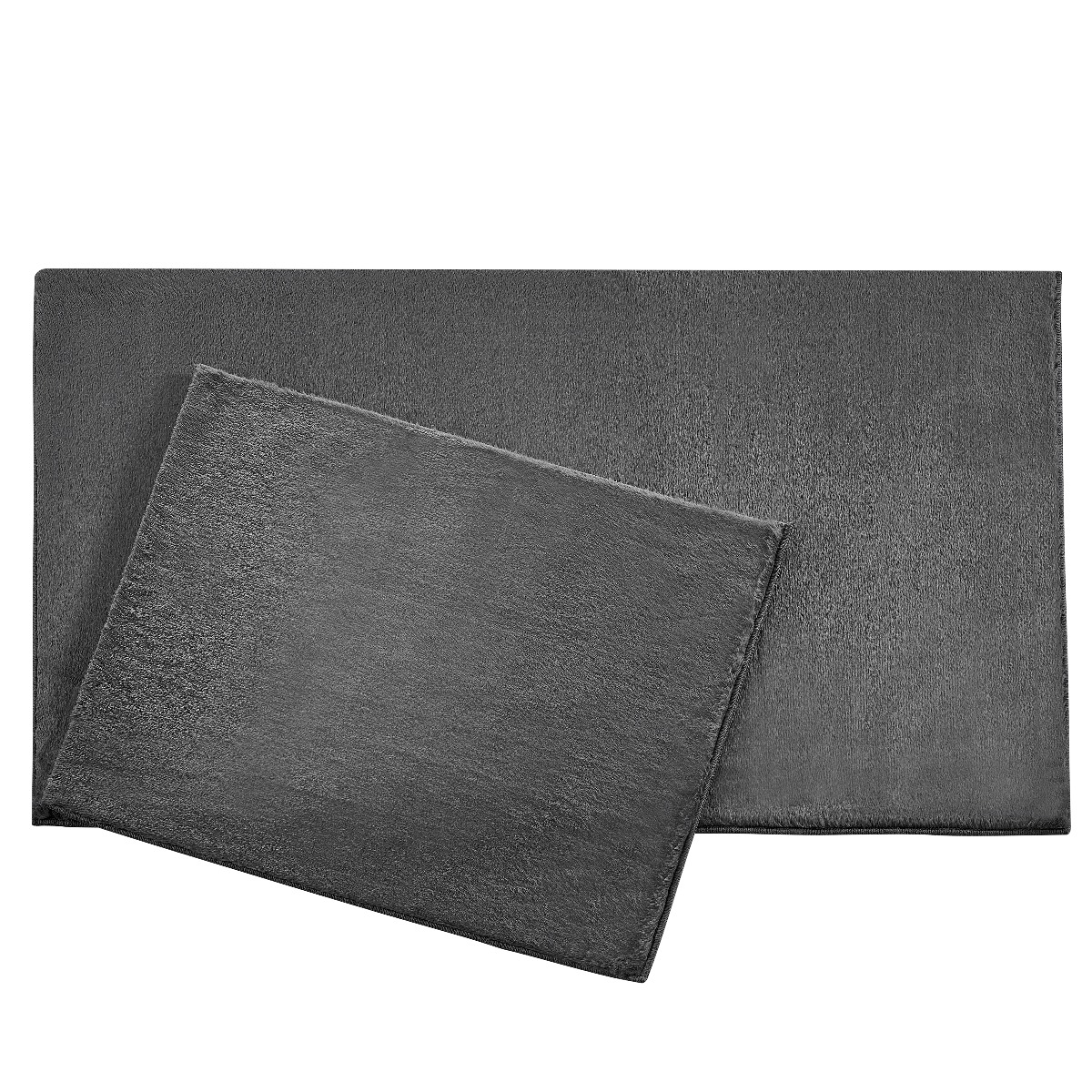 Två stycken mjuka mörkgrå badrumsmattor av polyester med cirka 15 mm tjocklek