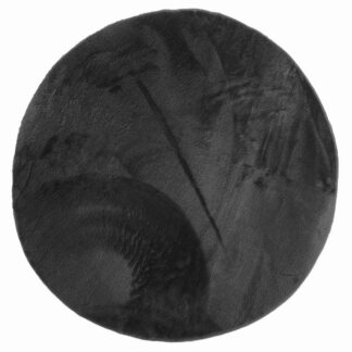 Rund svart pälsmatta i mjuk polyester med cirka 15 mm tjocklek