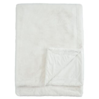 Mjukt och stilrent offwhite pläd i 130x170 cm placerad på en soffa