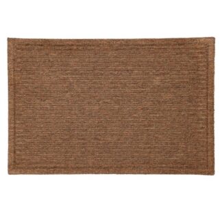 Naturfärgad polypropylen dörrmatta med 8 mm tjocklek placerad vid entrédörr