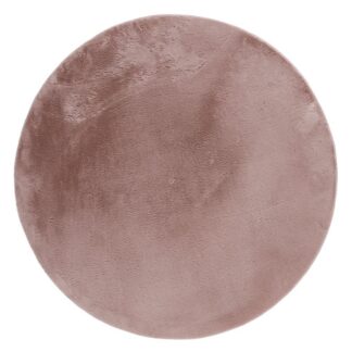 Rosa ryamatta med kort, tät och silkeslen lugg placerad på golv i hemtrevlig miljö