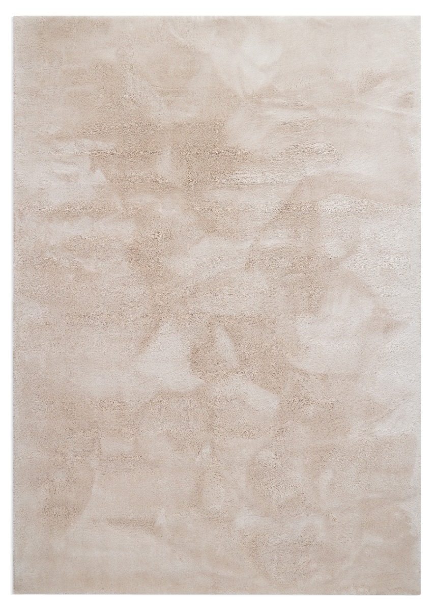 Fluffig beige ryamatta i mjuk polyester med tjock struktur på golv i hemmet