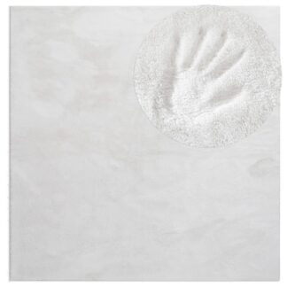 Fluffy offwhite ryamatta i mjuk och tjock polyester med tvättbar funktion och elegant neutral ton