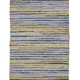 Mjukt blå bomulls trasmatta med cirka 10 mm tjocklek som ligger på golvet