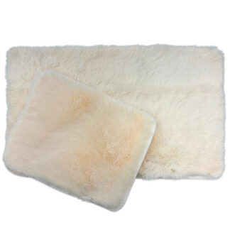 Två stycken mjuka offwhite badrumsmattor med tjock struktur och halkfri undersida på badrumsgolv