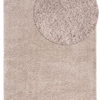 Tjock och mjuk ryamatta i sandfärgad nyans placerad på golv i vardagsrum