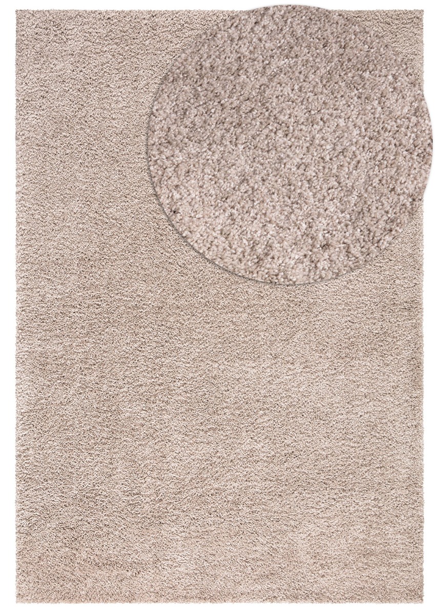Tjock och mjuk ryamatta i sandfärgad nyans placerad på golv i vardagsrum