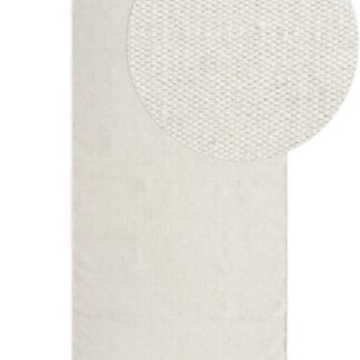 Offwhite ullmatta Lunda med kortskuren yta och mjuk tjocklek i modernt hem