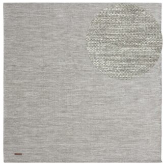 Ljusgrå kortklippt ullmatta Lunda i modern hemmiljö