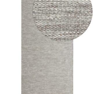 Ljusgrå kortskuren ullmatta Lunda i modern hemmiljö med mjuk textur