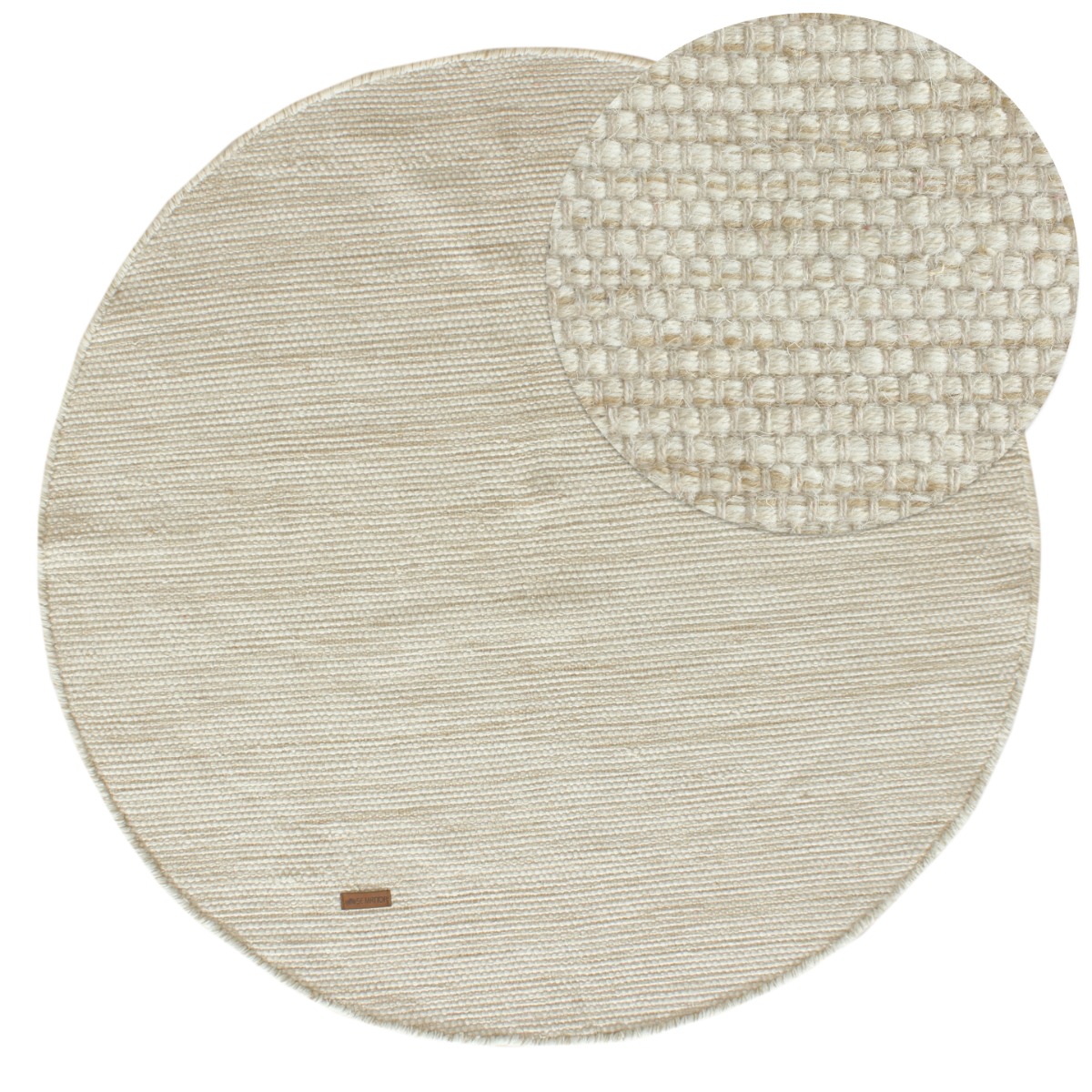 Rund beige ull- och bomullsmatta med mjuk textur i vardagsrumsmiljö