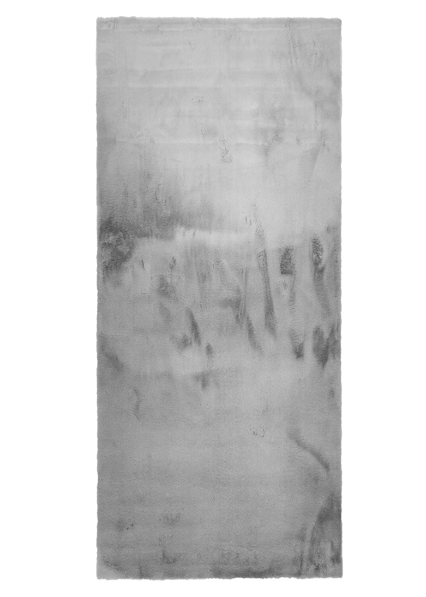 Silverfärgad mjuk konstpälsmatta med fluffig textur i modern inredning