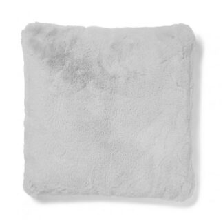 Silverfärgad pälskudde i mjukt polyestermaterial med fluffig textur