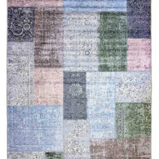 Patchworkmatta Reims med pastellfärger i rosa, lila, blå och grön i rumsmiljö