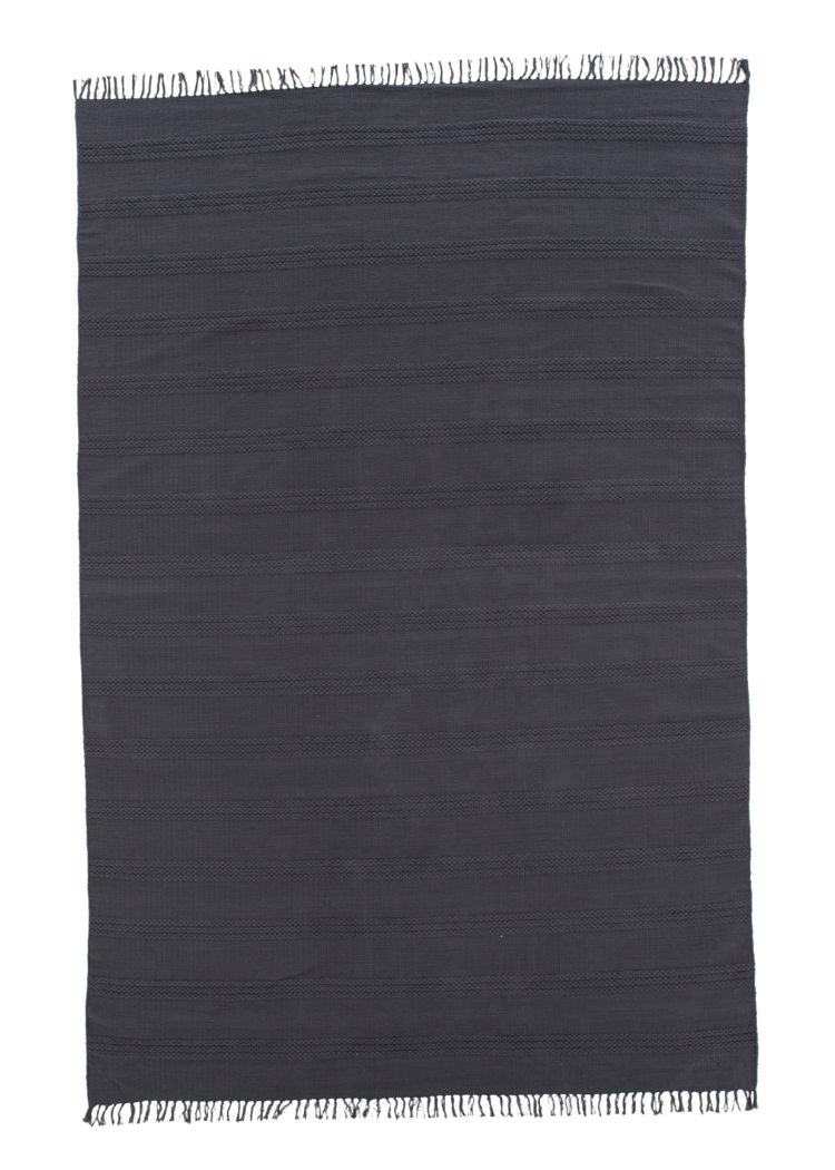 Rosita grå handvävd bomullsmatta med dekorativa fransar och flätad design på golv