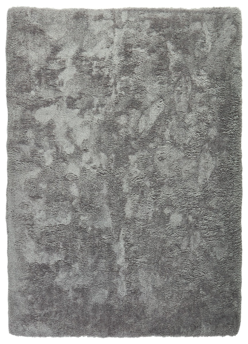 Ljusgrå ryamatta med tjock lugg i mjukt material på trägolv i modernt vardagsrum