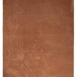 Rostfärgad ryamatta med mjuk och tjock lugg i polyester placerad i vardagsrum