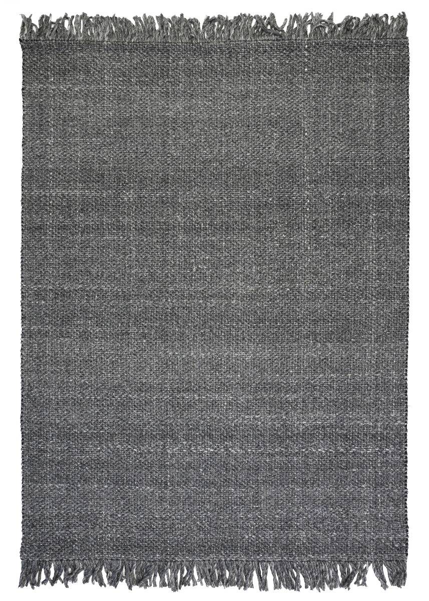 Antracitfärgad ullmatta med mjuk tjock struktur i ett modernt vardagsrum