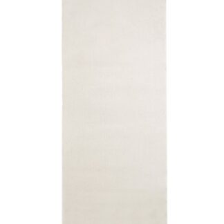 Offwhite mjuk konstpälsmatta med fluffig yta i elegant hemmiljö