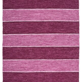 Lila bomulls trasmatta med mjuk tjocklek placerad på golv i heminredning