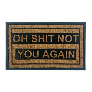 Beige dörrmatta Sonya med cirka 5 mm tjocklek placerad vid entrédörr