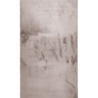 Mjukt taupe färgat konstpälsgångmatta med fluffig yta på golv