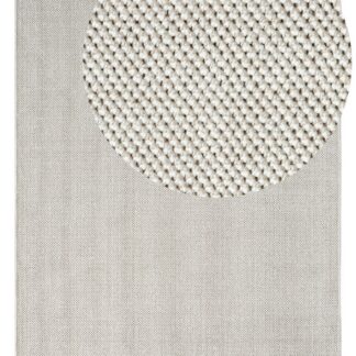 Tokyo mattan i offwhite med ullmatta-look och cirka 7 mm tjocklek i ett stilrent vardagsrum