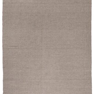 Mjuk ullmatta Celyra mörkbeige med cirka 10 mm tjocklek i elegant vardagsrumsinredning