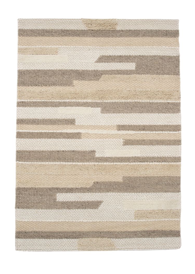 Beige ullmatta med mjuk textur och cirka 13 mm tjocklek i ett modernt rum