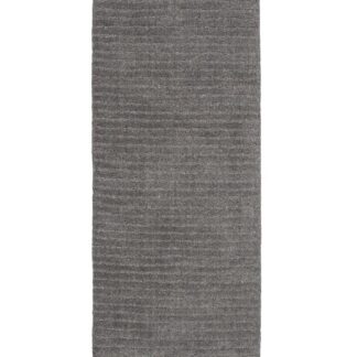 Zentura mörkgrå ullmatta med låg lugg och ribbmönster i ett vardagsrum