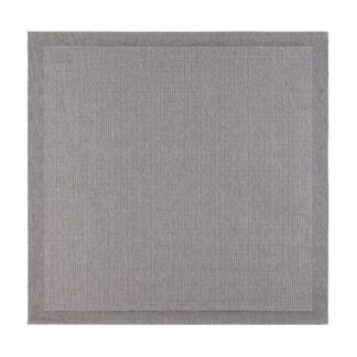 Grå flatvävd polypropylenmatta Costa med låg tjocklek, placerad i modernt vardagsrum