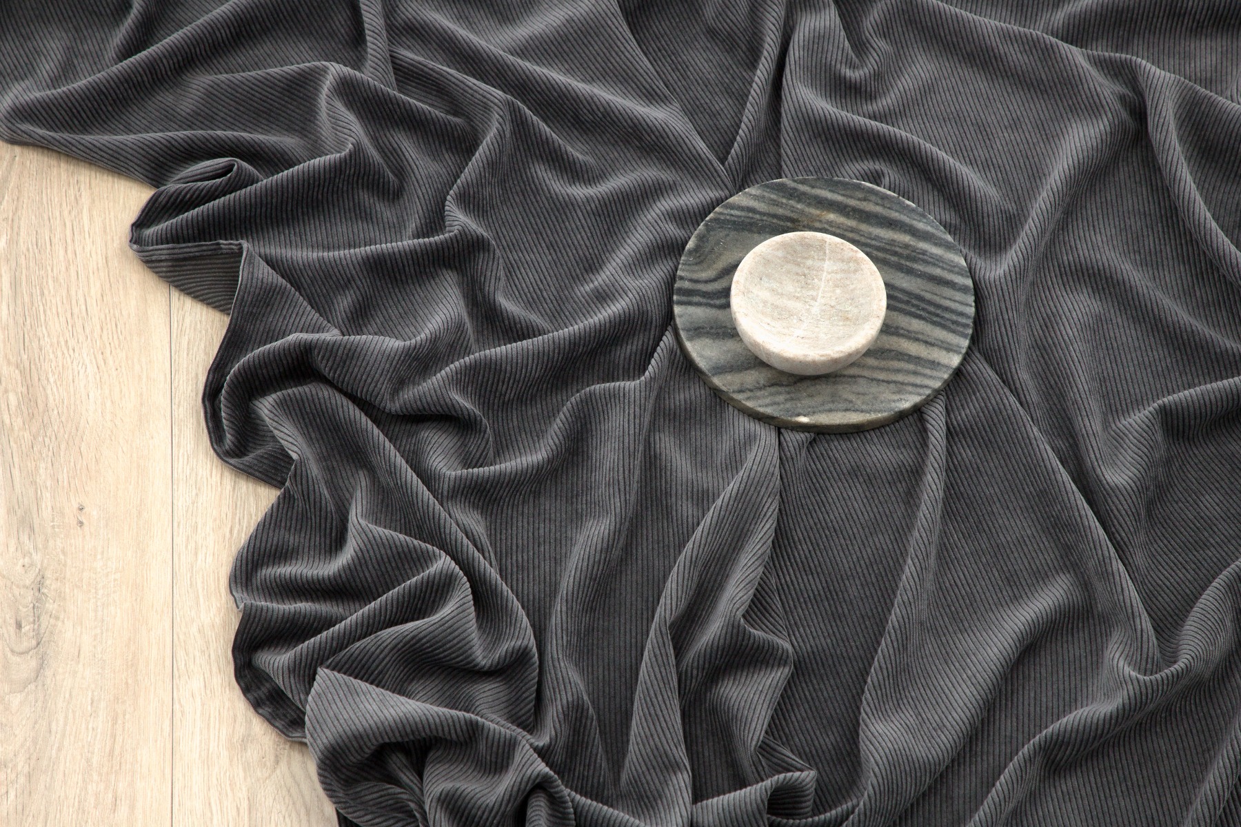 Kristallglans Grå 2x140x290 cm Rumsförmörkande Sammetsgardin 2-pack - Bild 5